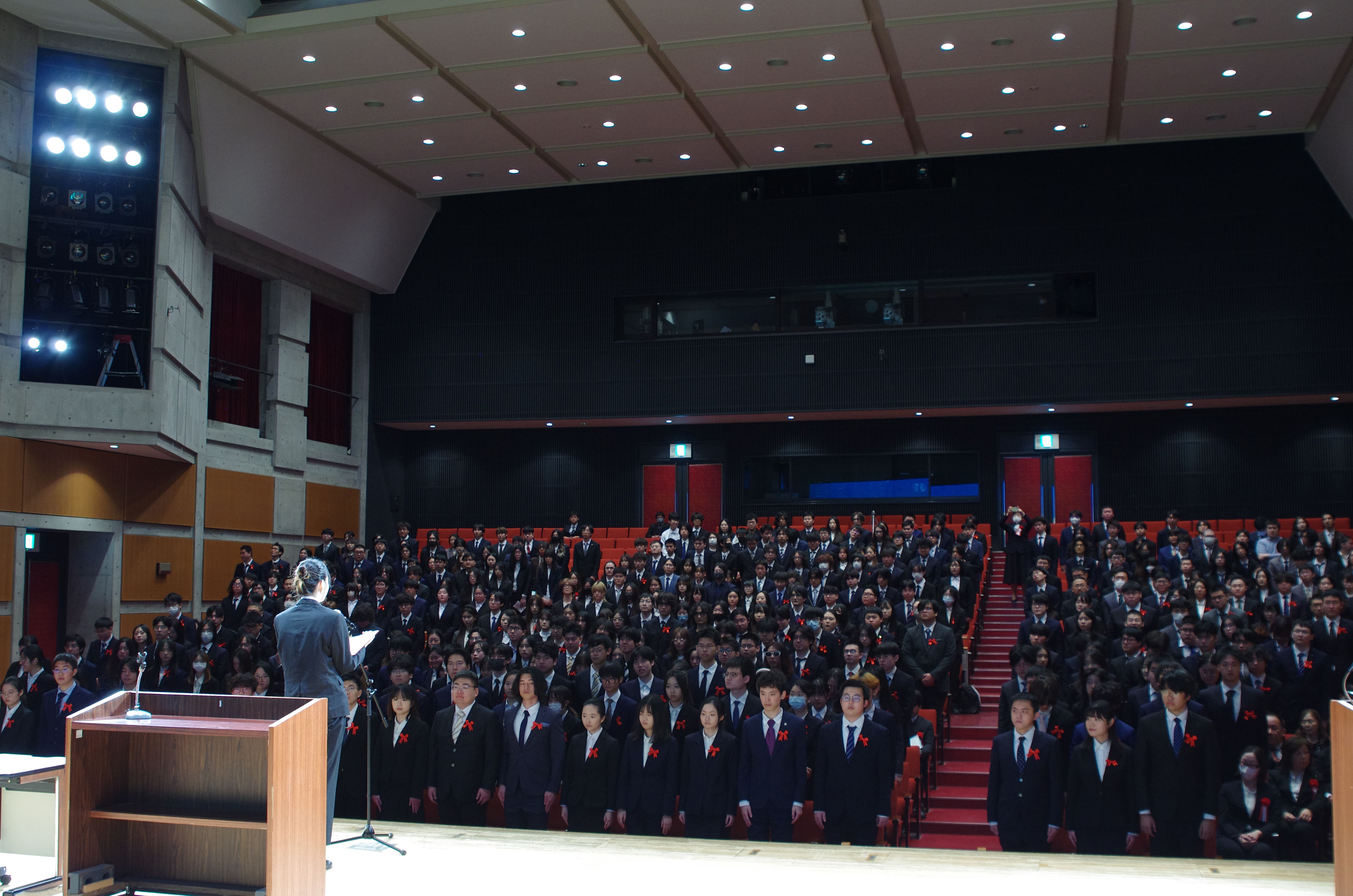 在校生代表致词